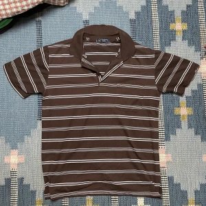 Brun randig piké  - Skit snygg brun randig piké, köpt secondhand men bra skick! Älskar tröjan men används inte tillräckligt mycket🤠