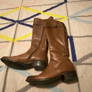 Läderskor bruna - Äkta läder, Ordinariepris: Runt 1000. Storlek: 37. Perfekt till hösten! 🍂🤎 