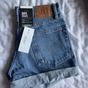 Jeansshorts från Levis. Storlek 25. Helt nya. 