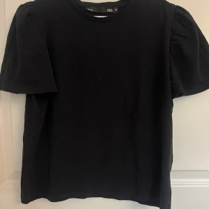 T-shirt  - Super söt t-shirt från lager 157 i strlk M