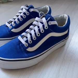 Vans - Ett par stilrena blå Vans ❤️‍🔥 Perfekta nu till sommaren! Kan mötas i sthlm eller frakta