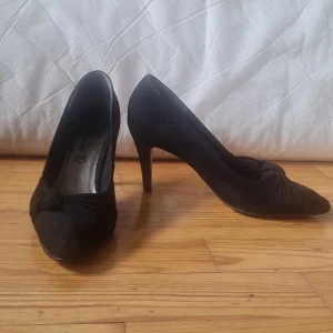 Klackskor - Svarta klackskor från Tamaris