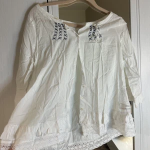 Odd Molly tunn tröja  - En jätte fin tunn tröja ifrån Odd Molly, den är classy och skit snygg💕