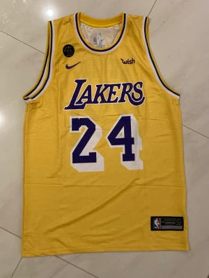Basketlinne (XXL) - Säljer Kobe Bryant linne i storlek xxl