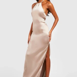 Balklänning - Superfin balklänning från bohoo, aldrig använd och köpt nyligen.