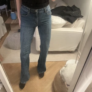 Blåa jeans  - Jag är 175 Passar även en 36  Stretchiga