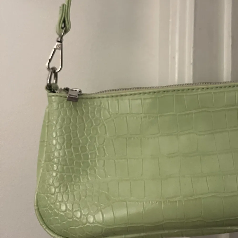 Ljusgrön handväska från Ginatricot. Väl använd men utan anmärkningar.. Väskor.