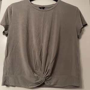 T-Shirt  - Jätte skön t - Shirt! Knappt använd! Nypris 299kr! 🤍