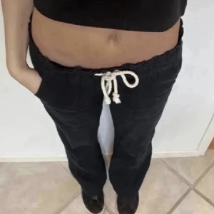 Roxy linnebyxor - Säljer mina fina Roxy linnebyxor i storlek xs! Super snygga på sommaren