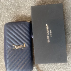 ysl plånbok - helt oanvänd, box ingår