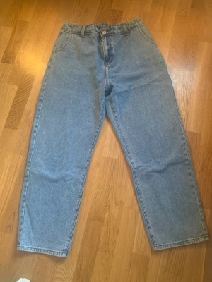 Jeans  - Fina och oanvända jenas, köparen står för frakt 😃