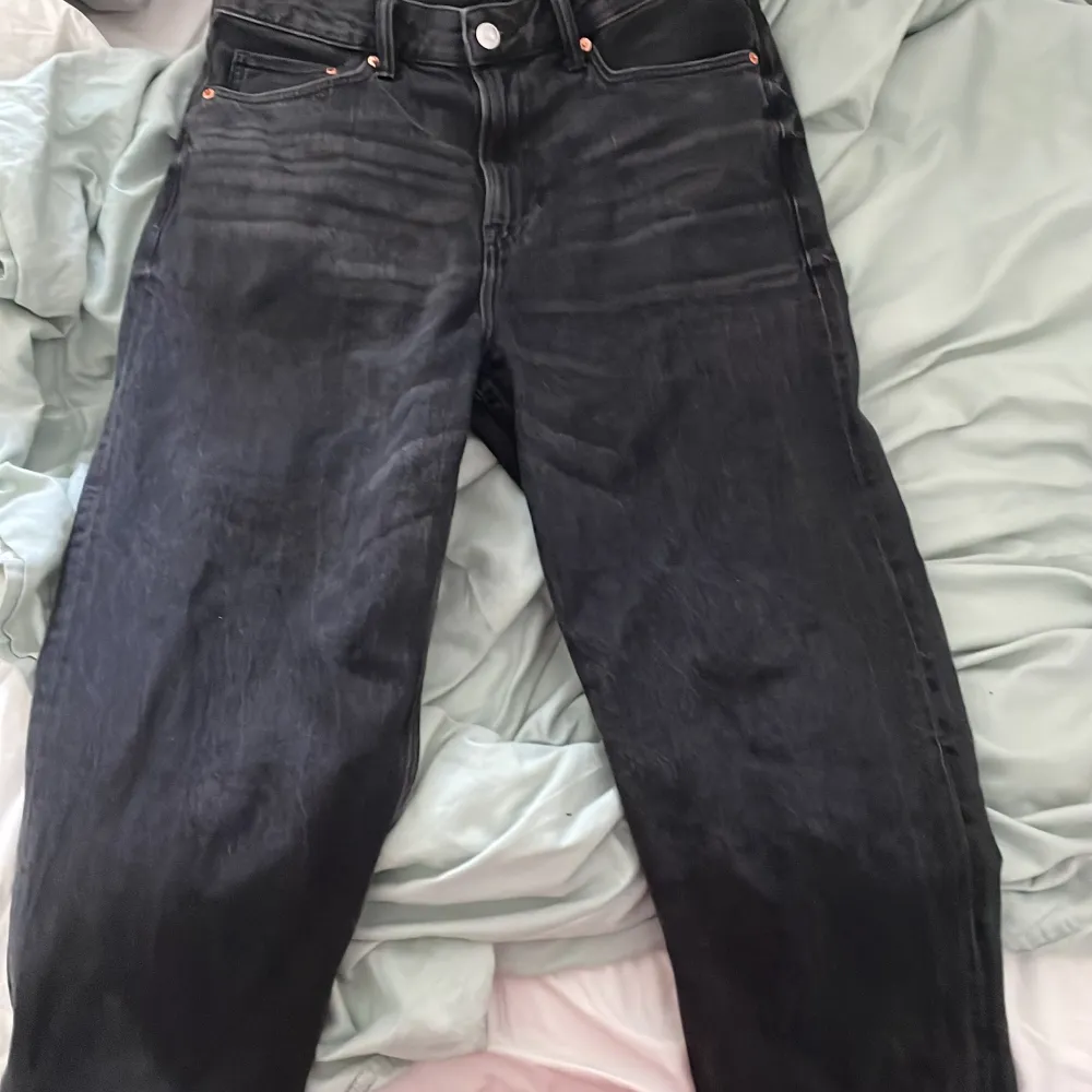 It's never been worn and just been sitting in my closet. Jeans & Byxor.