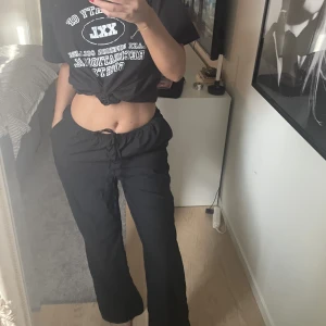 Linnebyxor  - Linne/satinbyxor från hm. Som nya. Jag är 173cm lång 