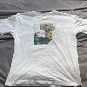 Arianagrande T-shirt  - Ren, nästan helt oanvänd