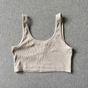 Beige topp - En basic, beige topp/linne från H&M. Nästintill oanvänd och i mycket bra skick! Storlek S, croppad & ribbat tyg. Säljs för 30 kr och köpare står för frakt. Skriv gärna vid intresse eller eventuella frågor🥰