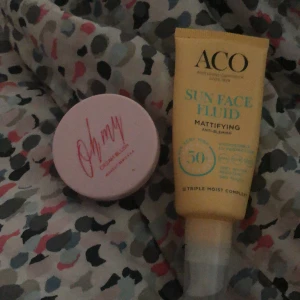 Solkräm och blush - Säljer detta solkräm och blush. Kan köpas tillsammans 60 kr eller köpas seperat. Blush kostar 20 kr och solkräm kostat 50