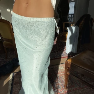 Bal kjol - Jättefin blå lågmidjad kjol från humana, använd en gång💙