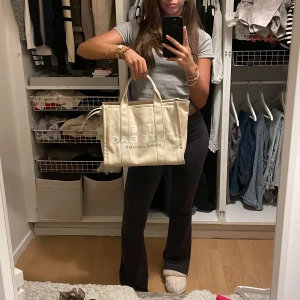 Marc Jacobs Totebag - Super söt totebag som tyvärr aldrig kommer till användning. Vid mer bilder är det bara att skriva! Nypris 2650kr