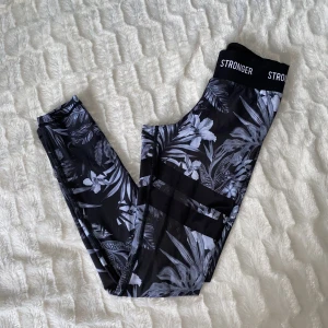 Stronger träningstights  - Använda ett par fåtal gånger,perfekta träningstightsen i passform och utseende! 