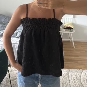 Volangtopp  - Söt topp passar både som finare och till vardags 🫶