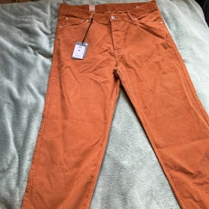 Manchester byxa - Manchester Byxa från Sweet sktbs Helt nya - prislappen finns kvar Nypris 599kr Mitt pris 350kr