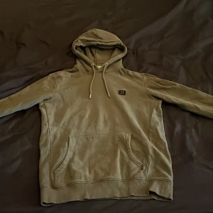 Les Deux Hoodie - Fin hoodie knappt använd 9/10 skick Nypris: 1000kr