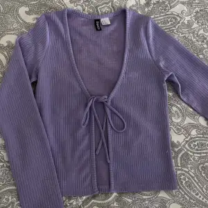 En sött lila tröja från H,M , mer information Dm