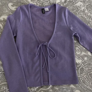 💜 - En sött lila tröja från H,M , mer information Dm