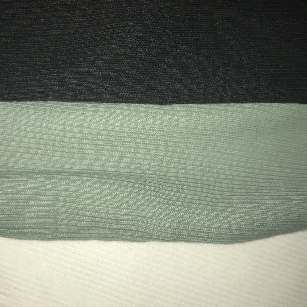 Tre linnen svart, vit och grön. Inte använda, jätte bra skick💕. Övrigt.