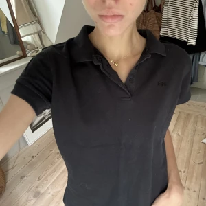 Helly Hansen pike - Cool Pike från Helly Hansen. Nu skick. Säljer massa saker inför flytt, kika gärna min sida!🥳  Möts upp vid Slussen om så önskas.