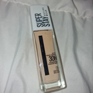 Foundation light beige - Oanvänd och oöppnad i färgen light beige