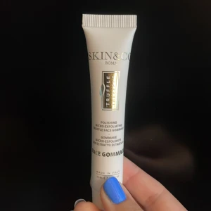 Face Gommage från Skin & Co - Face Gommage från märket Skin & Co Roma❤️ En exfoliering berikad med tryffel, Vegansk. Den är endast testad en gång💖Nypris ca 150 kr, mitt pris 15 kr❤️