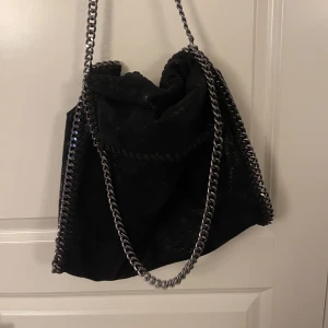 Väska - stella mccartney liknande väska!🥰köparen står för frakten