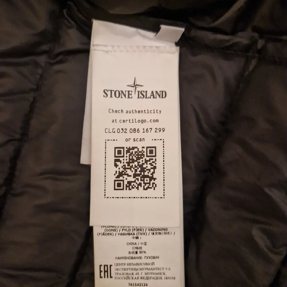 Hej. Säljer en stone island jacka i nyskick. Endast använd få antal gånger. Qr kod finns för att bekräfta äkthet. Skriv vid frågor :). Jackor.