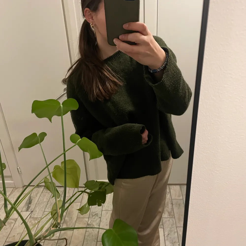 Från Zara knit, jättefin grön färg och väldigt tjock, skön tröja. Inte stickig!. Tröjor & Koftor.