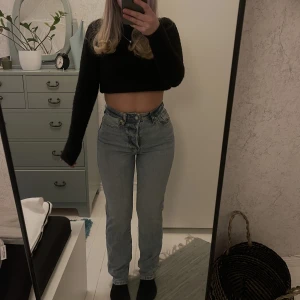 mom denim jeans  - Säljer dessa jeans då dom ej kommer till användning, knappt använda och i ett bra skick. ⭐️