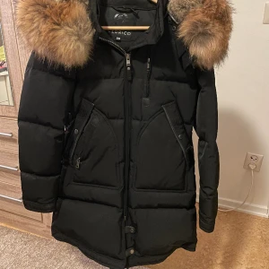 Cedrico jacka  - Hej, jag säljer min Cedrico jacka i modellen Monet i storleken xxs men passar även xs . Den e köpt i thernlunds för 9900kr men väljer att sälja den billigt då den endast tar plats. Använd ca 2 gånger, inga defekter bra skick, pris går att diskutera