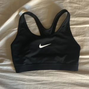 Sport-bh från Nike  - Aldrig använd säljes pga för liten.