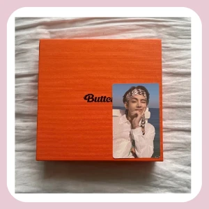 BTS BUTTER VER Peaches - är inte intresserad i bts längre och vill få bort asap. har endast legat o stått så allt på bild 2 följer med o har ej blivit använt. <3  🎀