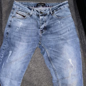 Diesel DNA jeans - Diesel DNA jeans ej använda så mke. Köpt från farfetch för 2592