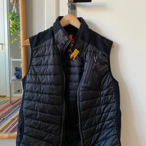 Parajumper väst - Behöver pengarna 