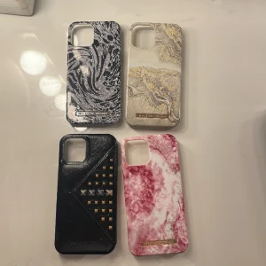 Mobilskal - Ideal of sweden skal- 200kr styck alla för 550 Holdit skal- 60kr för helt skal 40 kr för trasigt dem dem är lite trasiga är de lavendel lila och baby blåa skalet (skriv för fler bilder) Stjärnskal- 15