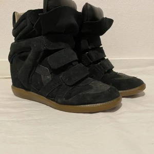 Isabel marant skor - Ett par isabel marant skor med en del slitage. Fortfarande okej skick, storlek 37.