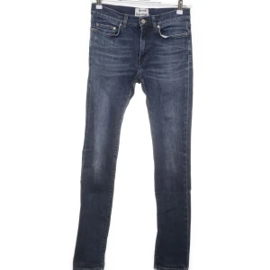 Acne jeans - Riktigt snygga och bekväma acne jeans, riktigt bra skick men fick dom i present och dom passade inte riktigt, tveka inte på att höra av dig🙌🏻