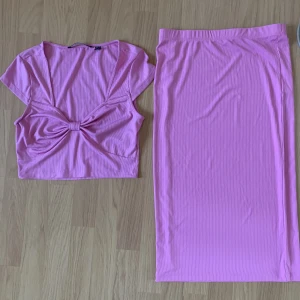 Rosa set  - Super fint set men är för litet för mig  Använd fåtal gånger 