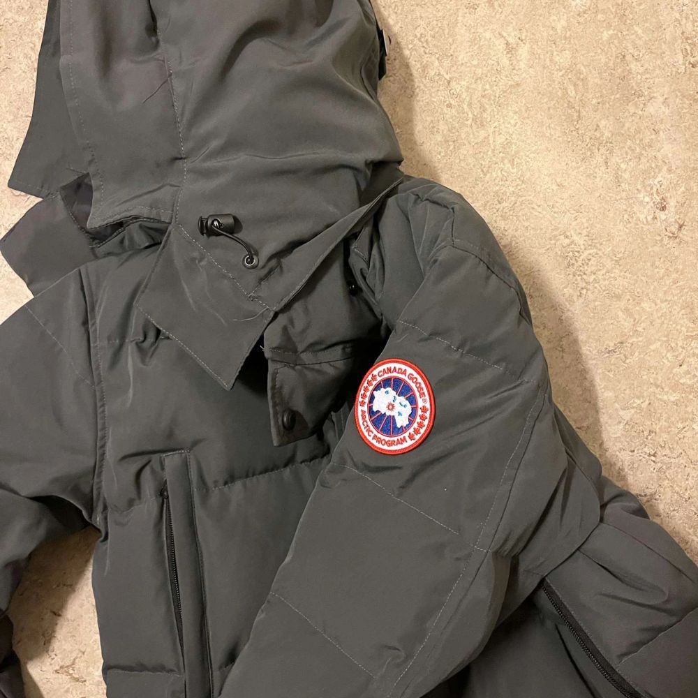 Grå Canada goose jacka - Canada Goose | Plick Second Hand