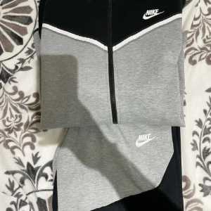 Nike Tech Fleece - Ok condition.