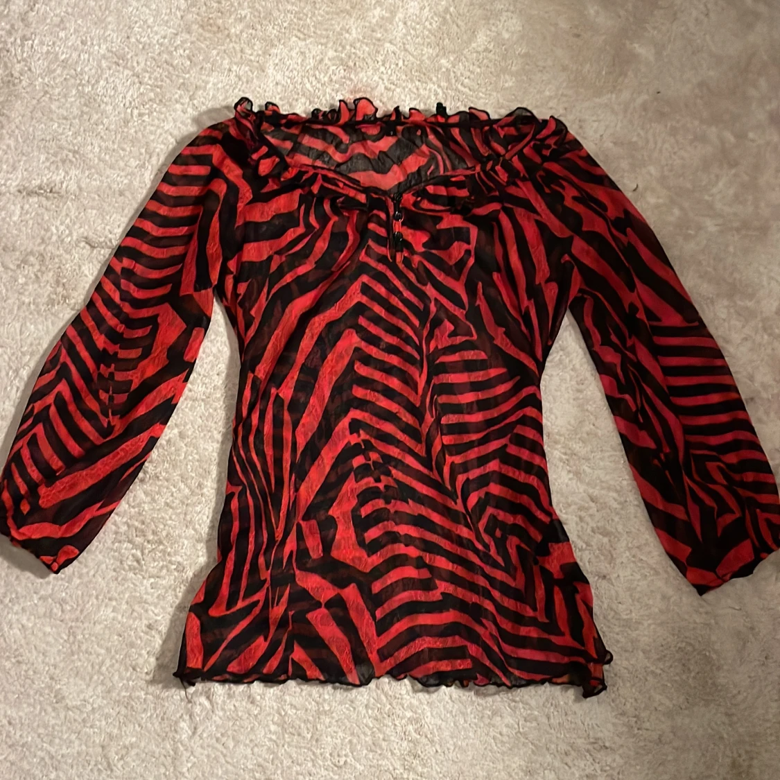 Röd och svart randig blus❤️
