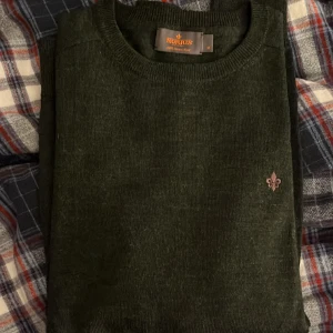 Morris Merino Tröja - Säljer denna sjukt snygga Morris tröjan, tröjan är så otroligt bra skick, Kan gå ner i pris vid en snabb affär  Skick 10/10 