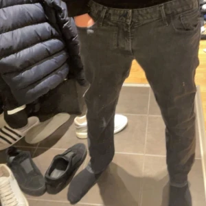 Armani jeans - Riktigt snygga Armani jeans som inte kommer till användning sen ja köpte dom, riktigt bra skick om ni har funderingar osv är det bara att skriva🙌🏻